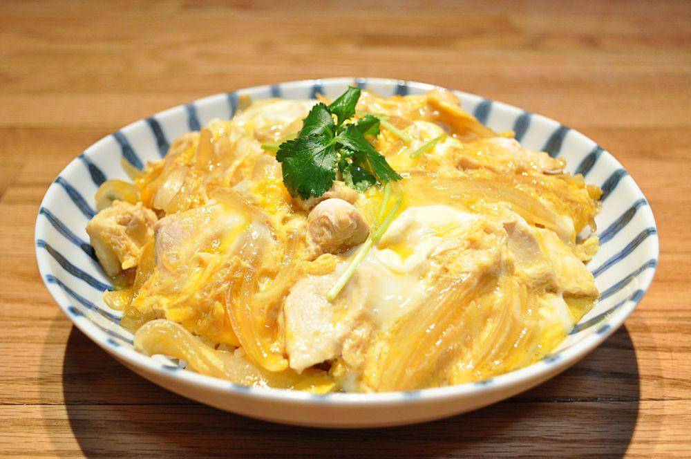 ilustrasi oyakodon (commons.m.wikimedia.org/Ocdp)
