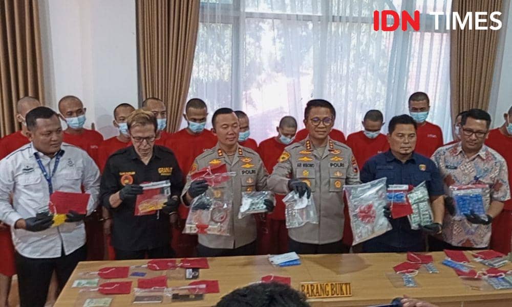 Sejumlah barang bukti yang diamankan polisi dalam ungkap kasus narkoba di Banyumas, Selasa (30/7/2024).(IDN Times/Cokie Sutrisno)
