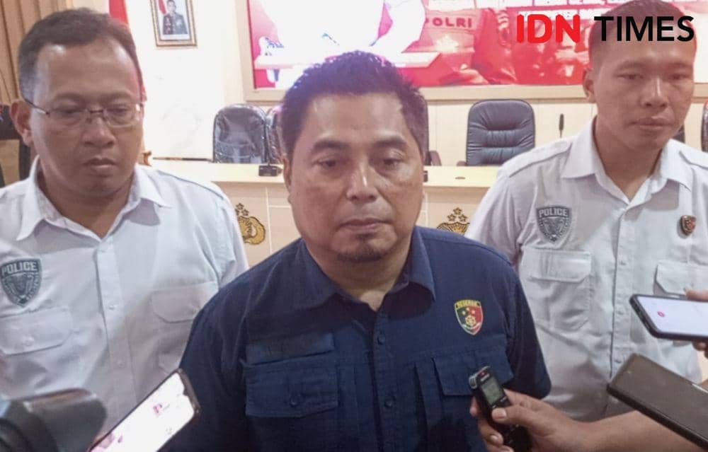 Kasatres Narkoba Polresta Banyumas Kompol Willy Budianto (tengah)meminta berani untuk menolak ajakan narkoba, Selasa (30/7/2024).(IDN Times/Cokie Sutrisno)