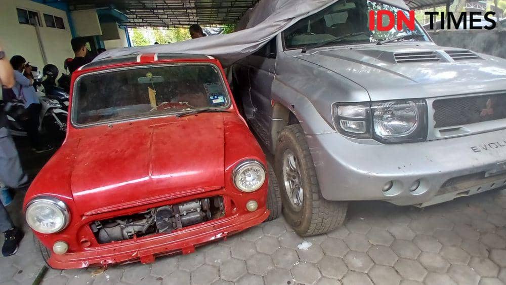 Bea Cukai Kalbar selidiki pemilik mobil selundupan. (IDN Times/Teri).