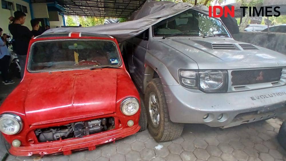 Pajero dan Mini Cooper Selundupan Diamankan dari Perbatasan Kalbar