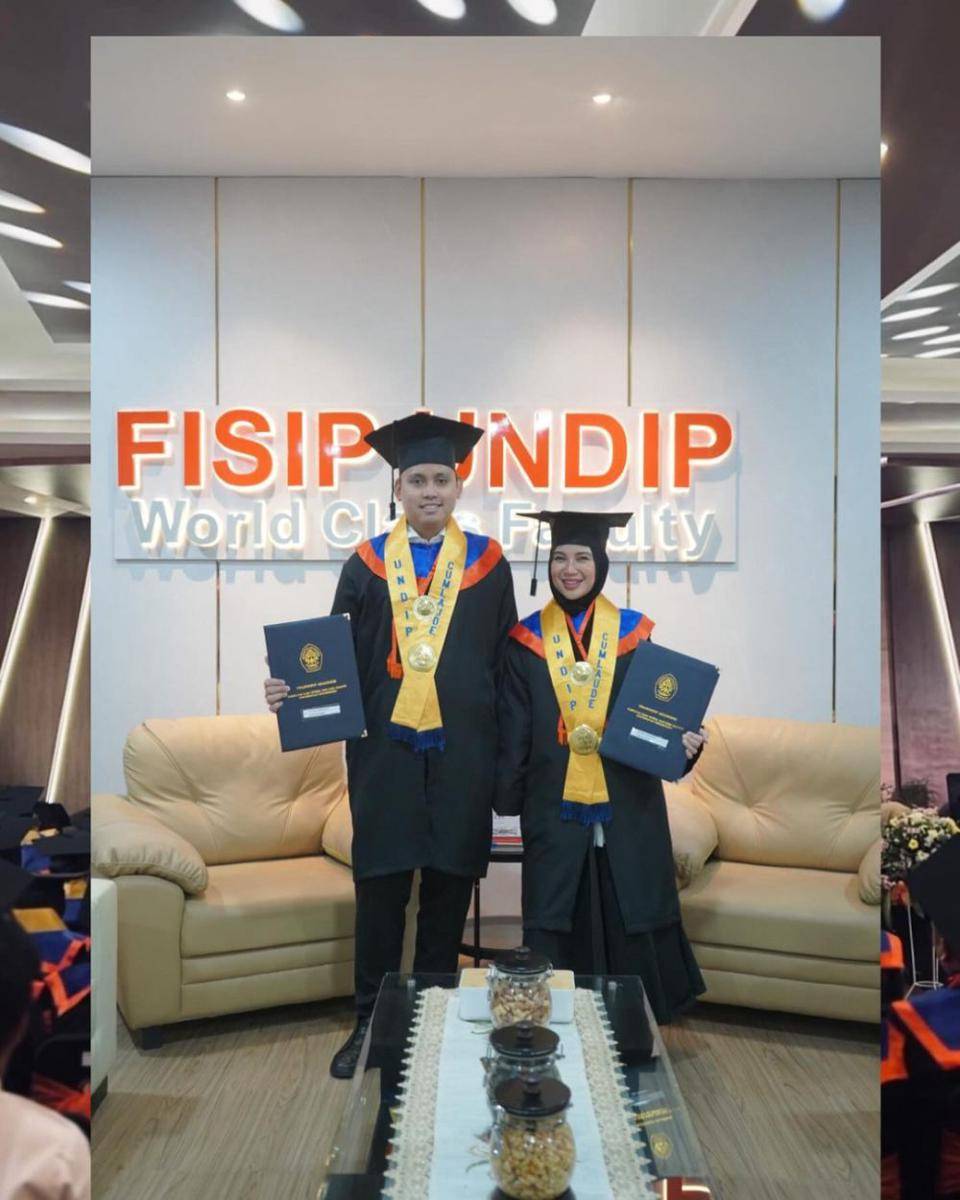 potret Chacha Frederica saat upacara yudisium S2 (instagram.com/chafrederica)