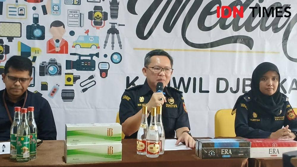 Bea Cukai Kalbar menggelar konferensi pers terkait pengungkapan kasus. (IDN Times/Teri).