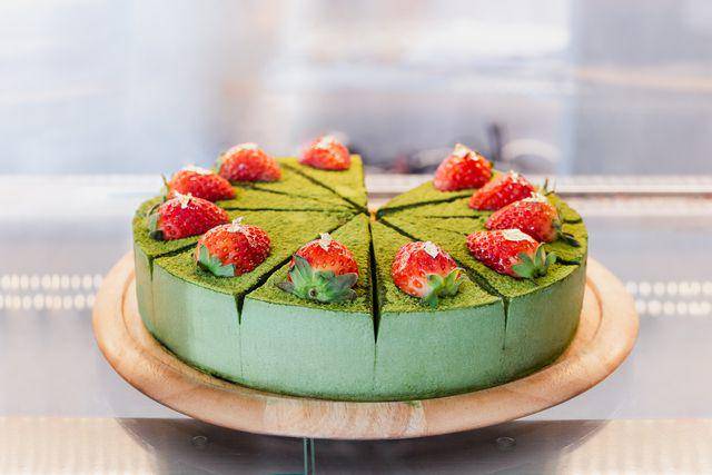 ilustrasi kue matcha (vecteezy.com/Suwinai Sukanant)