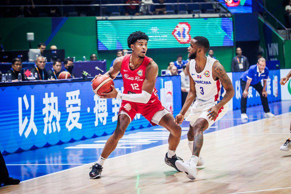 Aleem Ford (kiri) (fiba.basketball)
