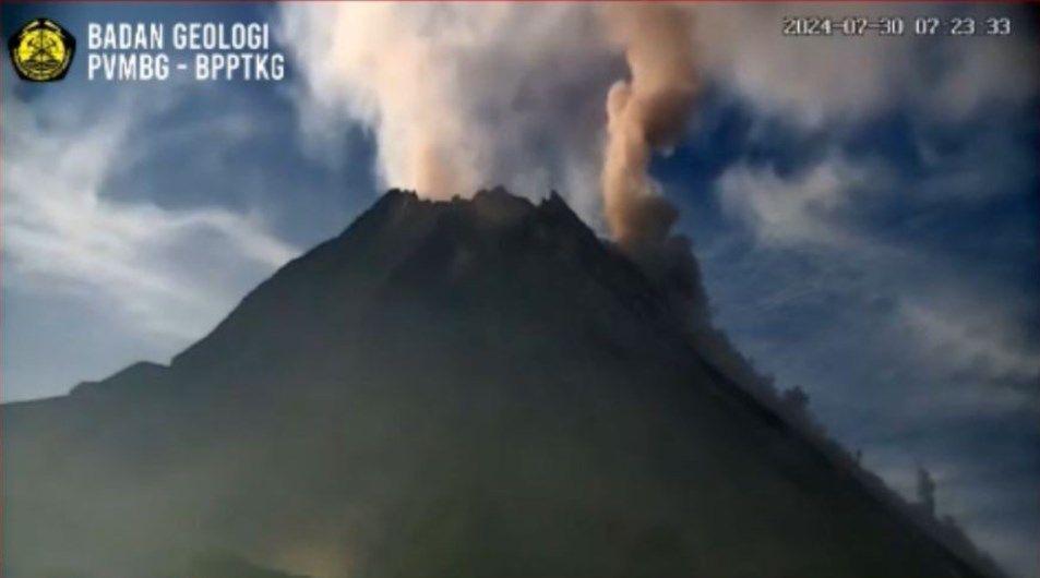 Merapi Kembali Muntahkan Awan Panas Sejauh 1 Km Selasa Pagi