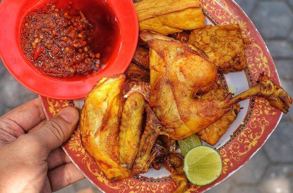Ayam Goreng Djayakarta Tidar (instagram.com/surabayafoodies)