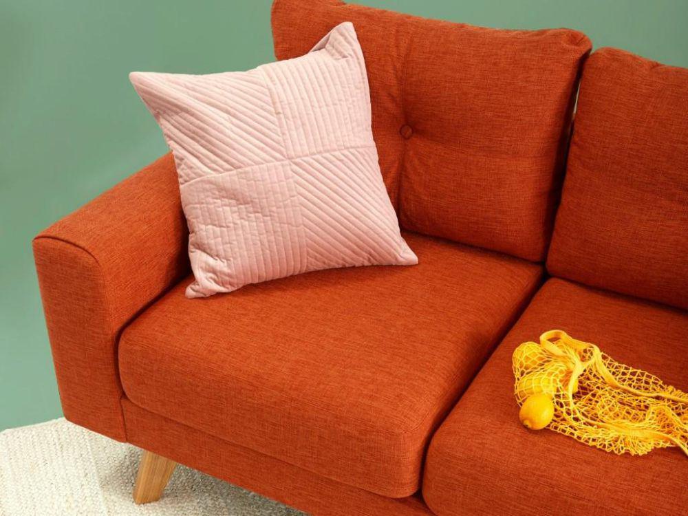 9 Kombinasi Warna Sofa dan Bantal yang Eye Catching