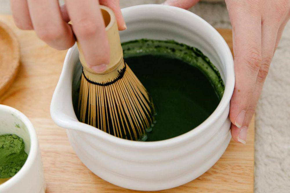 ilustrasi menyeduh matcha (pexels.com/Anna Pou)