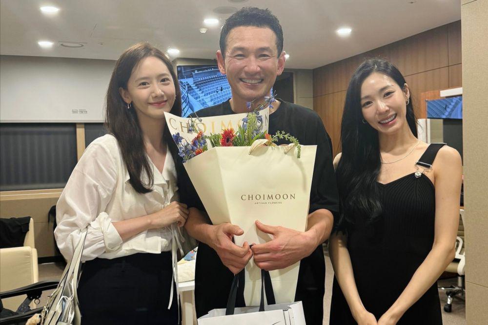 7 Momen Yoona dan Tiffany SNSD Hangout Bareng, Nonton Musikal!