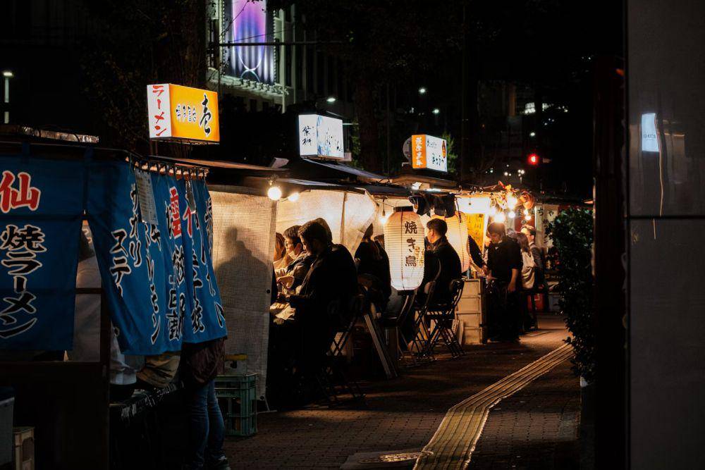 Fukuoka Yatai stalls (unsplash.com/Nichika Yoshida)