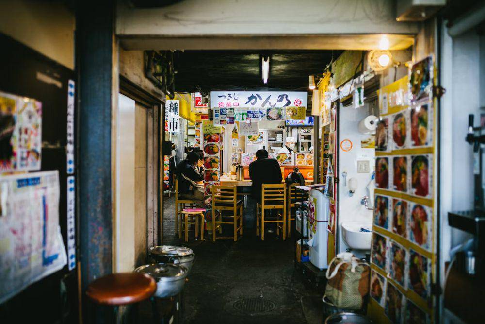 Tsukiji Outer Market (unsplash.com/Karsten Gohm)