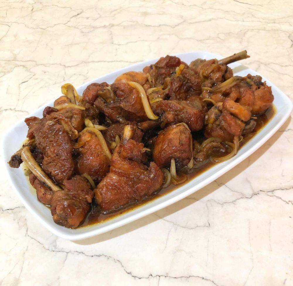 ilustrasi ayam goreng saus mentega (instagram.com/amey.justmey)