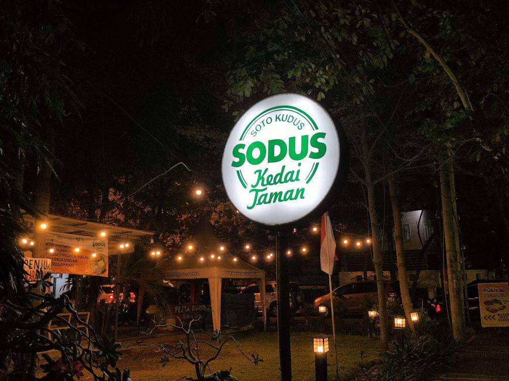 Tampak depan rumah makan Soto Kudus Kedai Taman. IDN Times/Talita Hariyanto