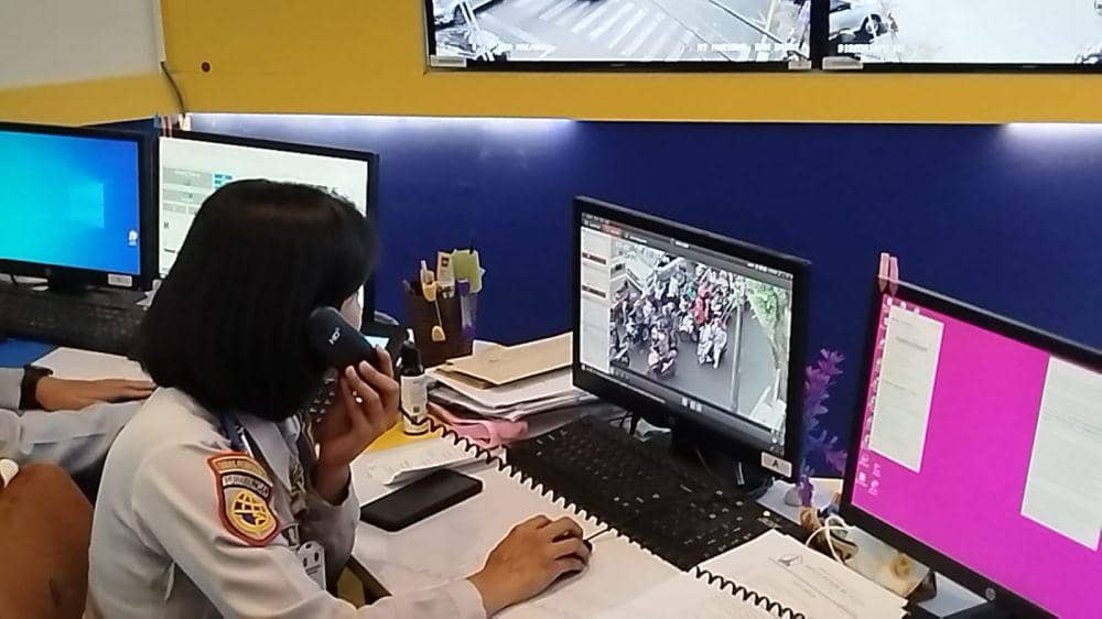 Petugas ATCS Dishub Kota Malang, Ajeng Ratnasari. (IDN Times/Rizal Adhi Pratama)