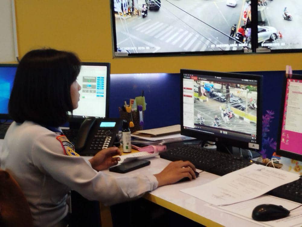 Sosok Perempuan yang Menegur Pelanggar di Traffic Light Malang