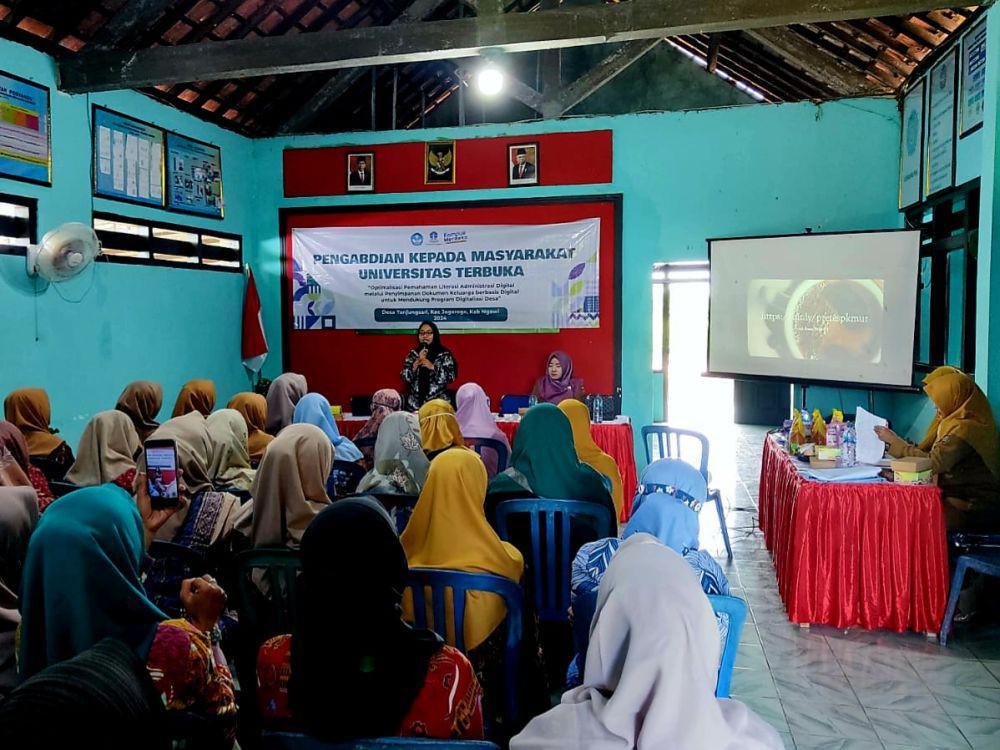 Kolaborasi PKM Dosen UT dan Unesa, Kenalkan Arsip Digital ke Emak-emak