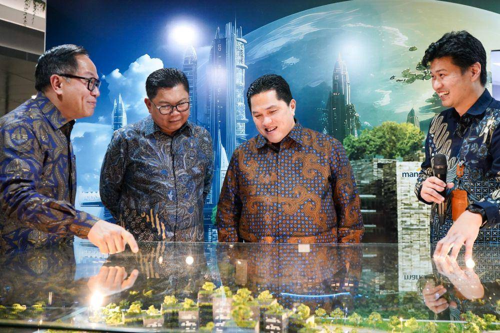 Menteri BUMN Erick Thohir meresmikan Gedung Nawasena Mandiri Corporate University. Gedung yang nantinya akan diperuntukkan sebagai pusat pelatihan dan pengembangan yang berwawasan lingkungan, teknologi, dan budaya sehingga dapat dimanfaatkan seluruh BUMN. (Dok. Bank Mandiri)