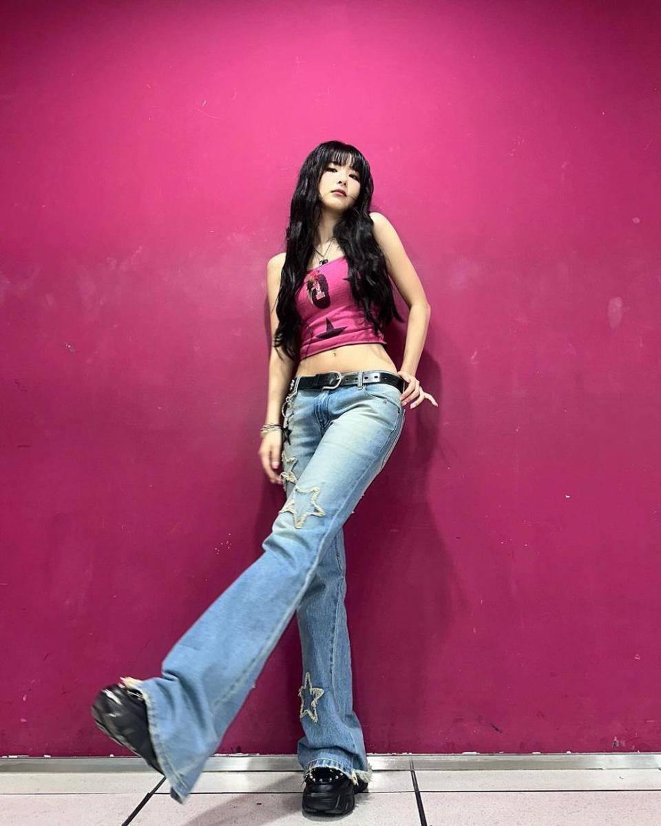 ide outfit serba pink ala Seulgi Red Velvet (instagram.com/hi_sseulgi)