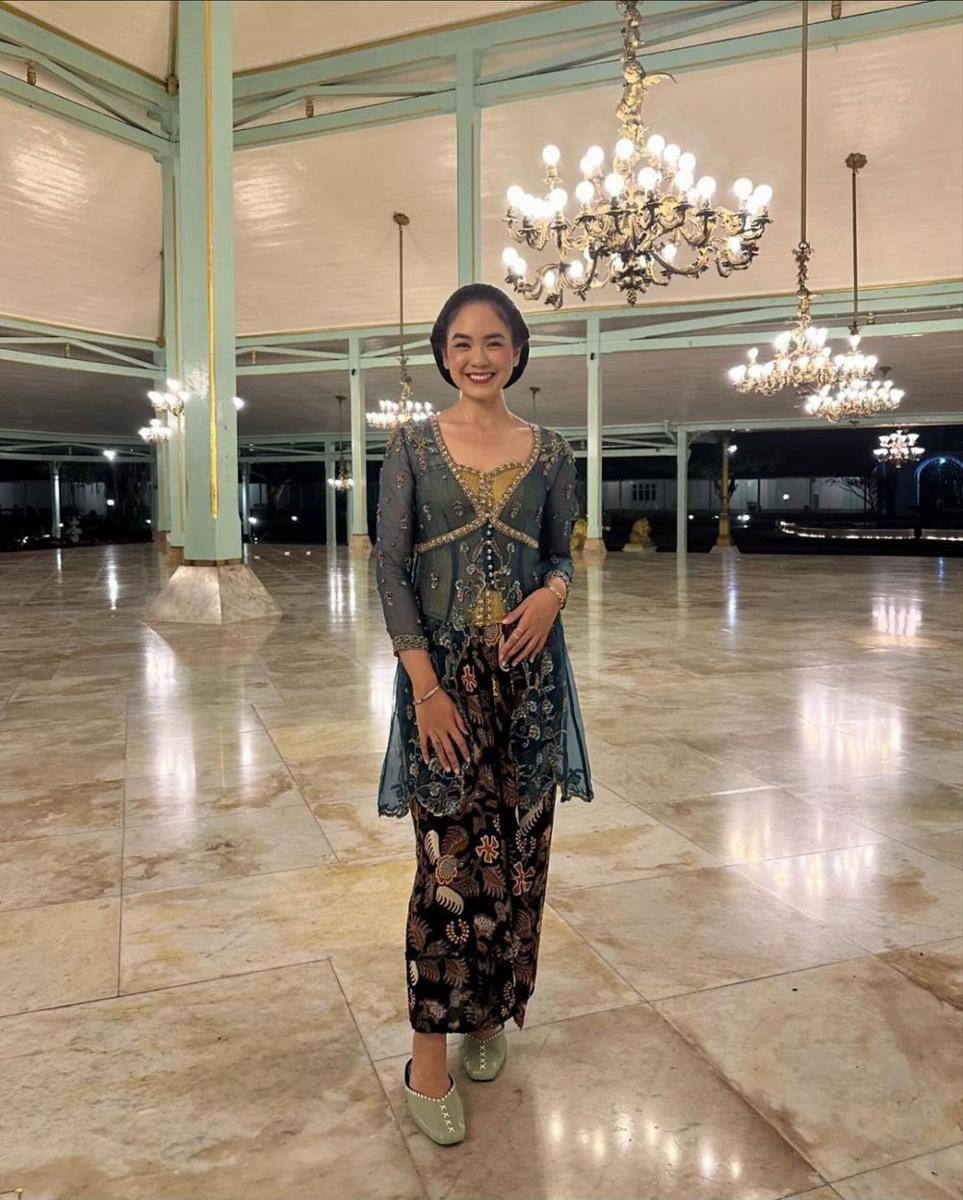 Inspirasi kebaya ala Rania Yamin (instagram.com/raniaayamin)