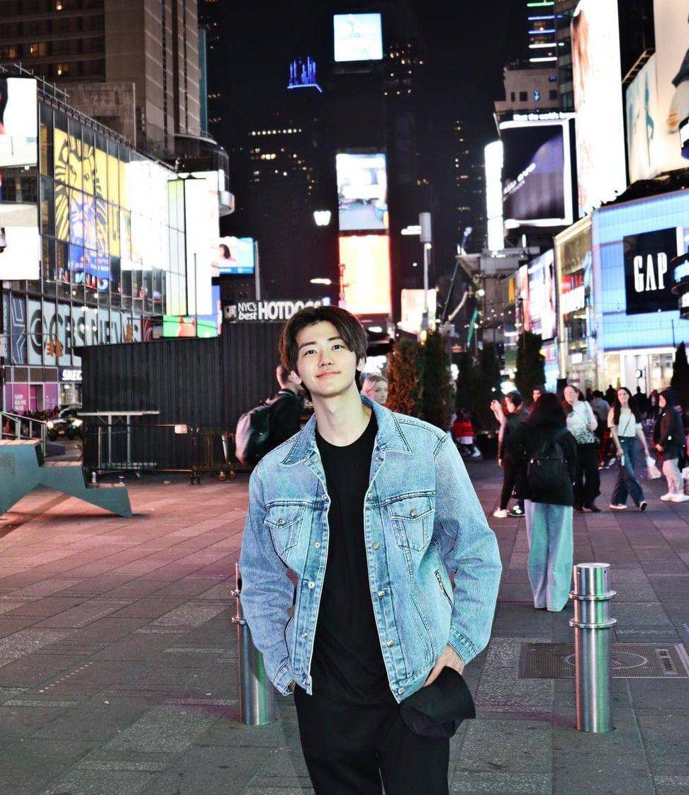 gaya outfit cowok mamba ala Jaemin NCT (instagram.com/na.jaemin0813)