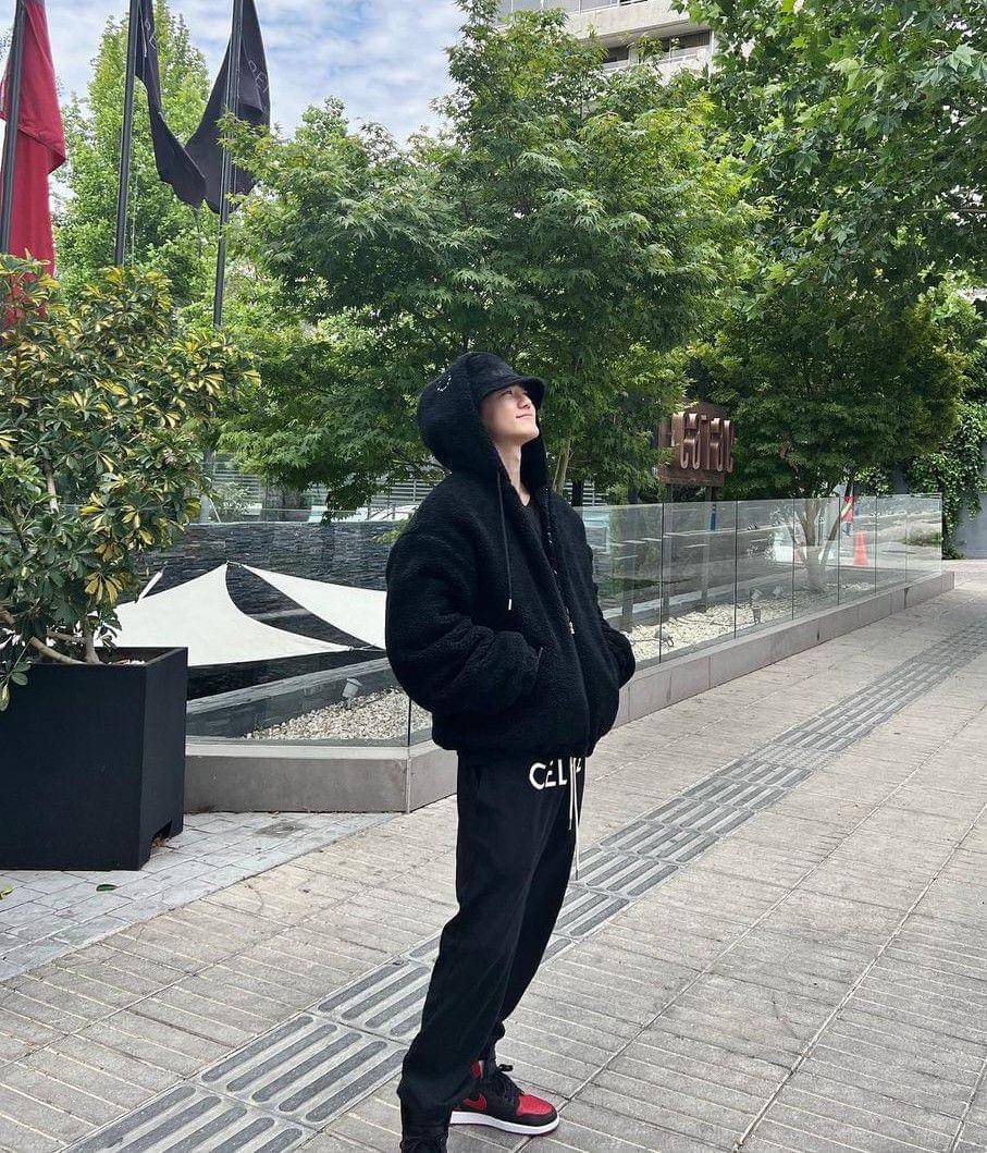 gaya outfit cowok mamba ala Jaemin NCT (instagram.com/na.jaemin0813)