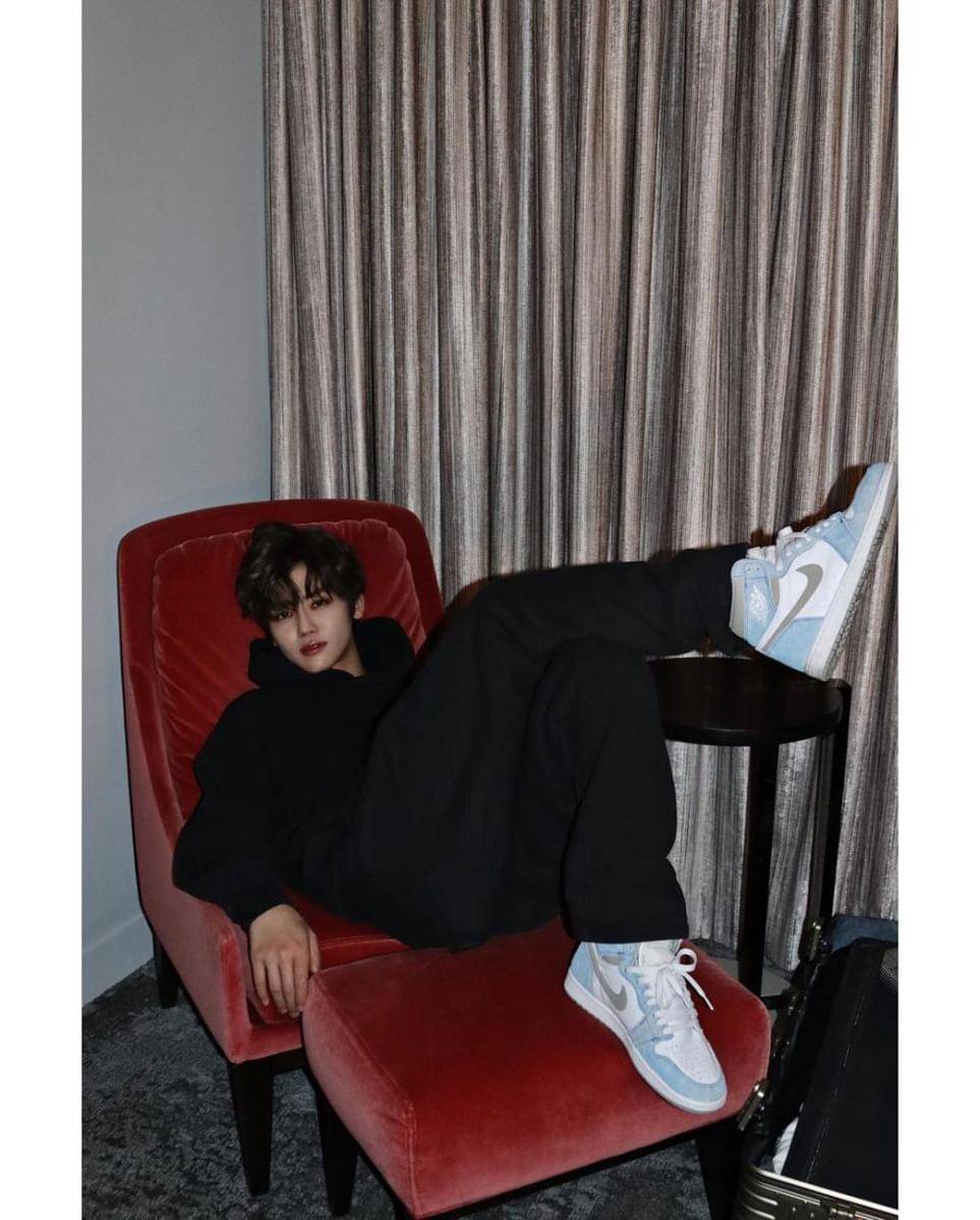 gaya outfit cowok mamba ala Jaemin NCT (instagram.com/na.jaemin0813)