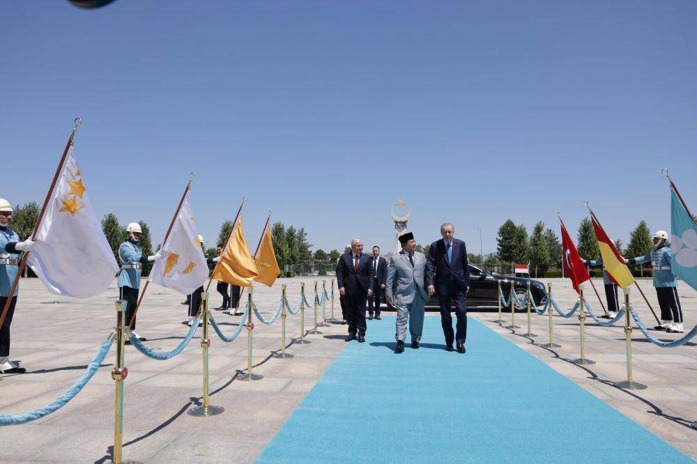 Menteri Pertahanan RI yang juga presiden terpilih Prabowo Subianto bertemu Presiden Turki, Recep Tayyip Erdgan, di Istana Kepresidenan Turki, Ankara, Selasa (30/7/2024). (dok. Tim Komunikasi Prabowo)