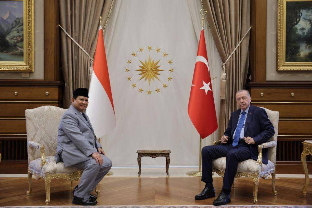 Menteri Pertahanan RI yang juga presiden terpilih Prabowo Subianto bertemu Presiden Turki, Recep Tayyip Erdgan, di Istana Kepresidenan Turki, Ankara, Selasa (30/7/2024). (dok. Tim Komunikasi Prabowo)