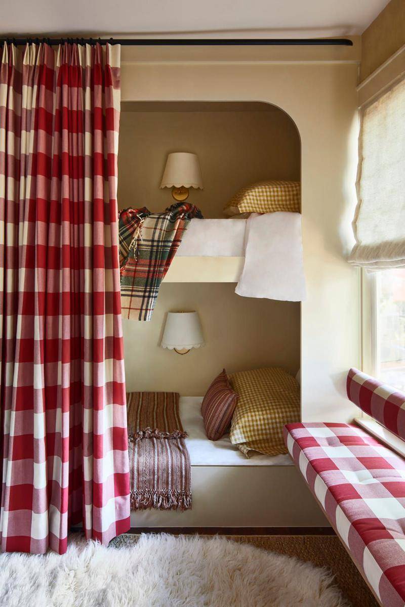 rekomendasi warna dinding kamar tidur (housebeautiful.com/Andrea Calo)