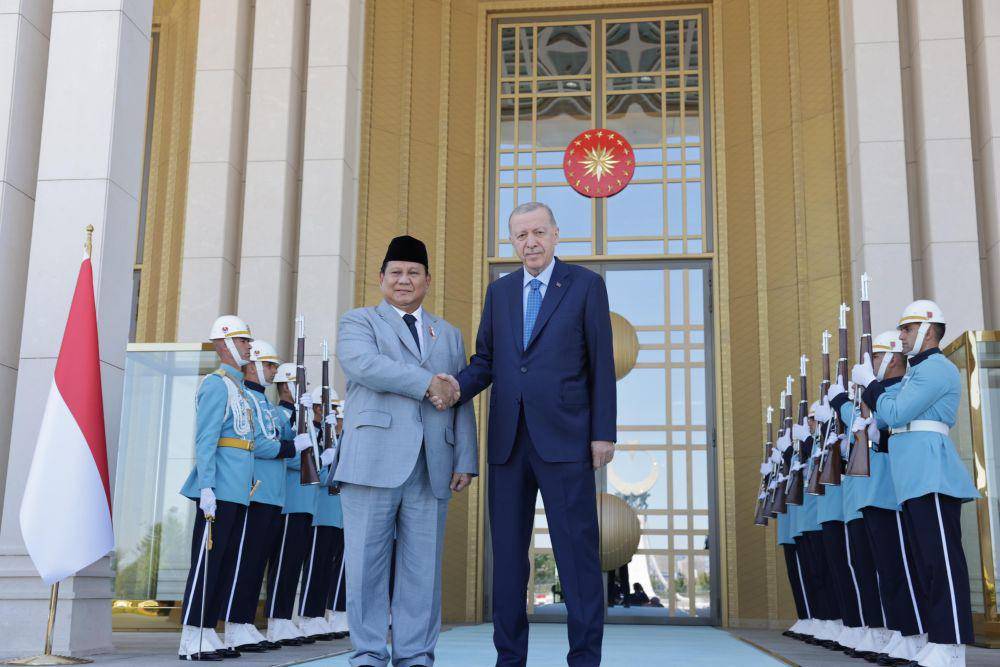 Menteri Pertahanan RI yang juga presiden terpilih Prabowo Subianto bertemu Presiden Turki, Recep Tayyip Erdgan, di Istana Kepresidenan Turki, Ankara, Selasa (30/7/2024). (dok. Tim Komunikasi Prabowo)