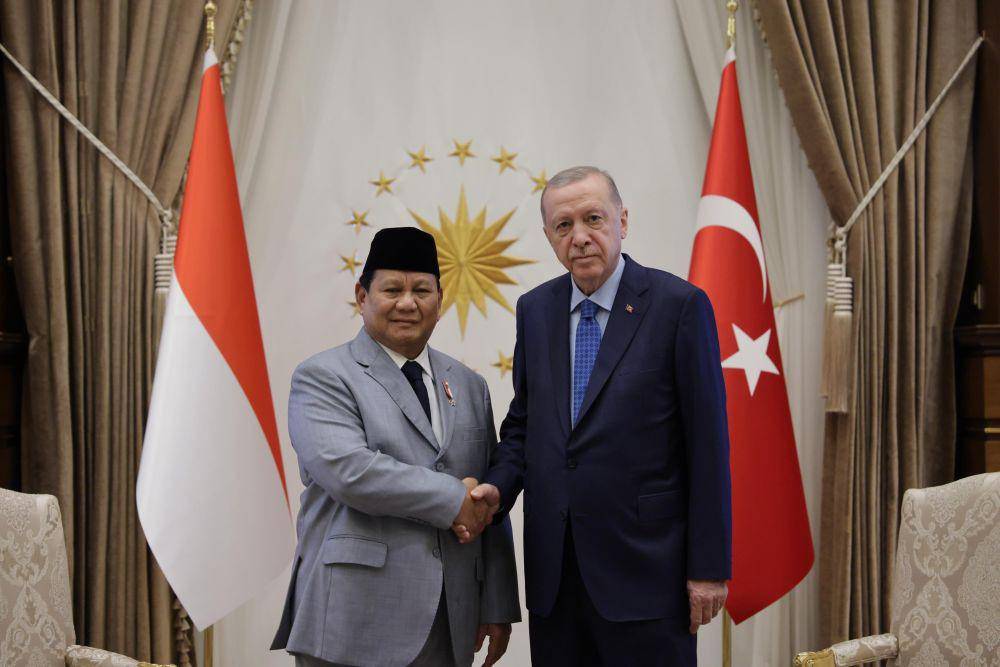 Menteri Pertahanan RI yang juga presiden terpilih Prabowo Subianto bertemu Presiden Turki, Recep Tayyip Erdgan, di Istana Kepresidenan Turki, Ankara, Selasa (30/7/2024). (dok. Tim Komunikasi Prabowo)