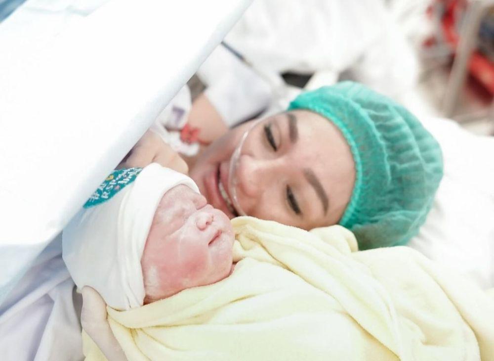 Arti Nama Anak Kedua Tengku Dewi-Andrew Andika, Panggilannya Zeya