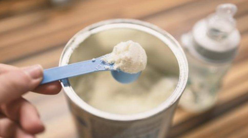 Jokowi resmi melarang produsen dan distributor susu formula  memberikan diskon harga produk susu bayi CNN Nesw NN news