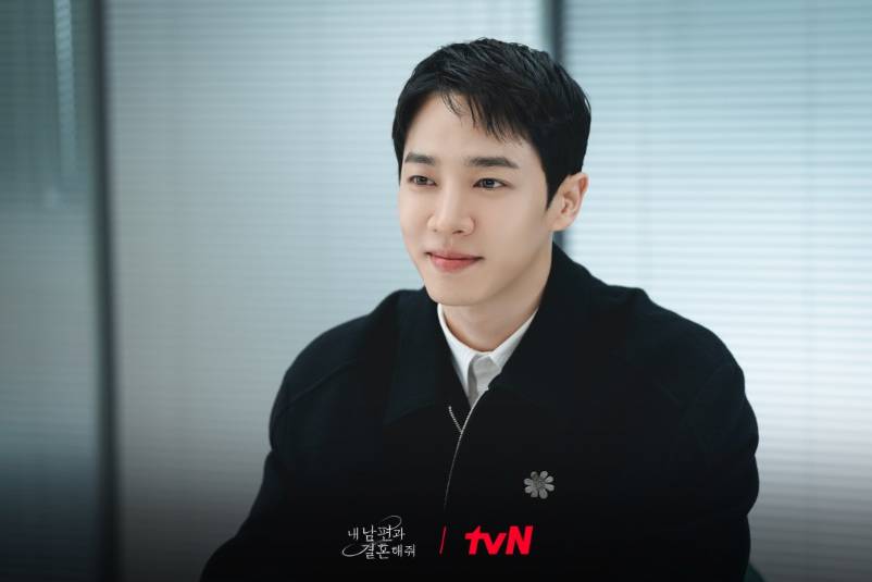 Lee Gi Kwang di drama Marry My Husband (Dok. tvN/Marry My Husband)