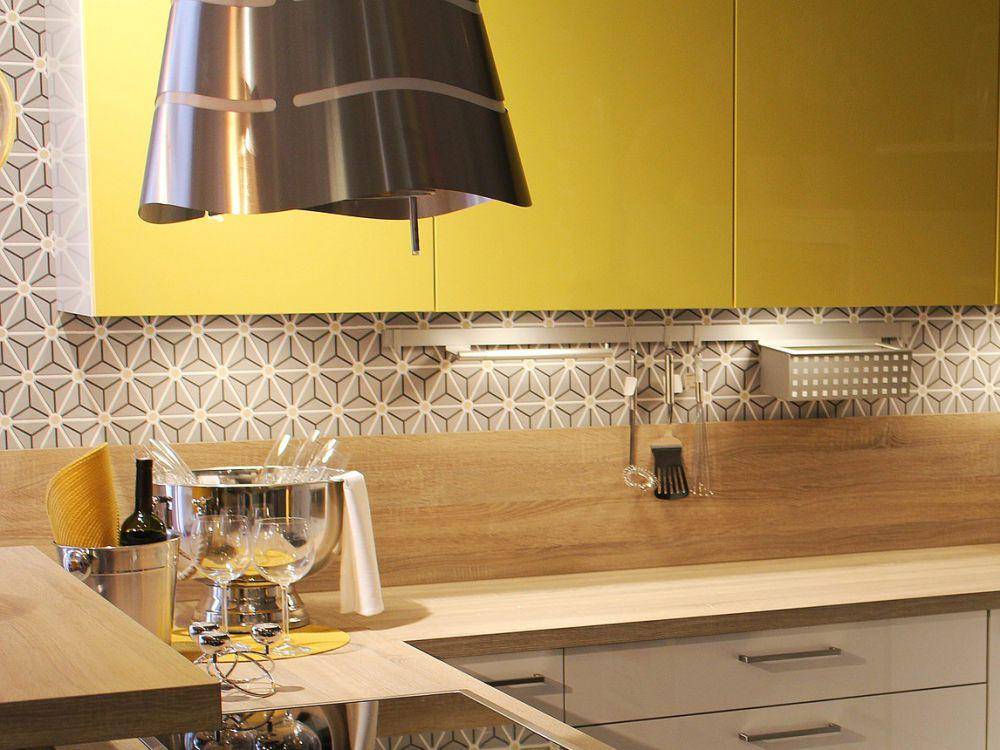 ilustrasi backsplash berpola kubus (pixabay.com/PIX1861)