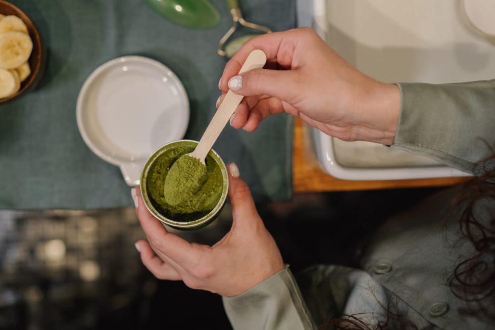 ilustrasi bubuk matcha (pexels.com/MikhailNilov)
