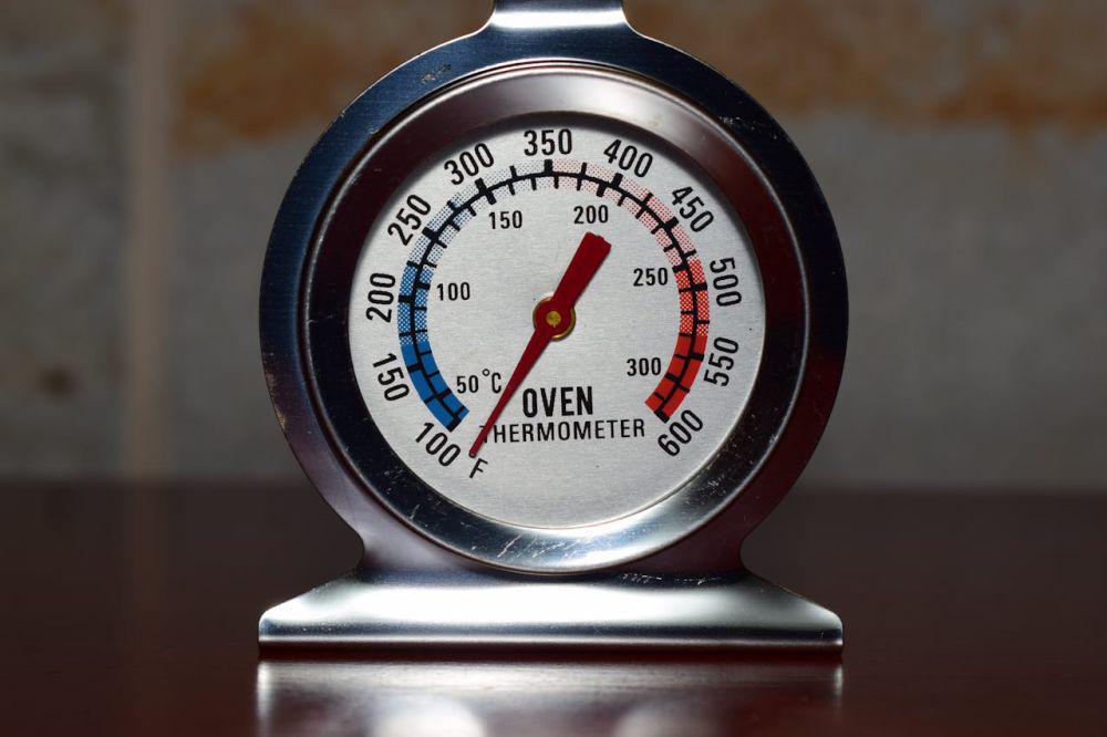 ilustrasi oven thermometer (pexels.com/Ronaldo Guiraldelli)