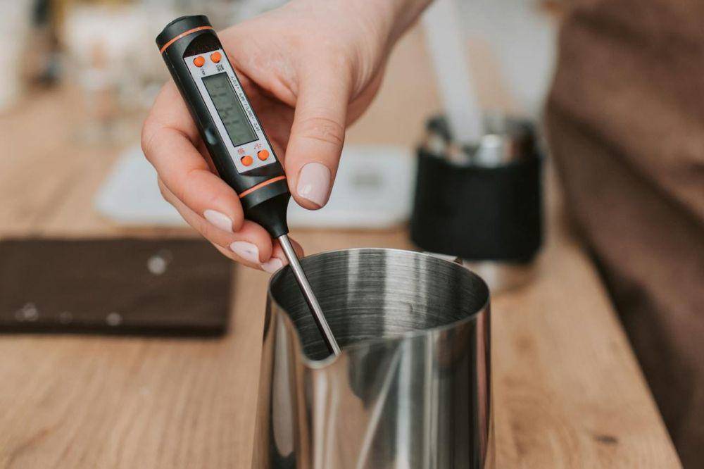 ilustrasi food thermometer (pexels.com/Vlada Karpovich)