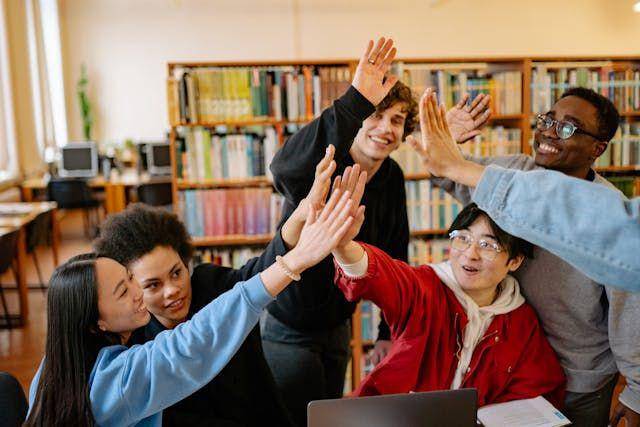 Sisipkan motto kelas (pexels.com/yankrukov)