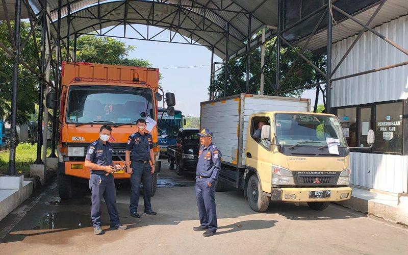 potret rangkaian uji kir truk (dok. Pemkot Bandung)