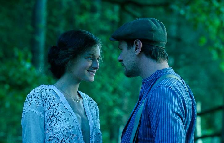 film Lady Chatterley's Loveryang dibintangi Emma Corrin (via YouTube.com/Netflix)