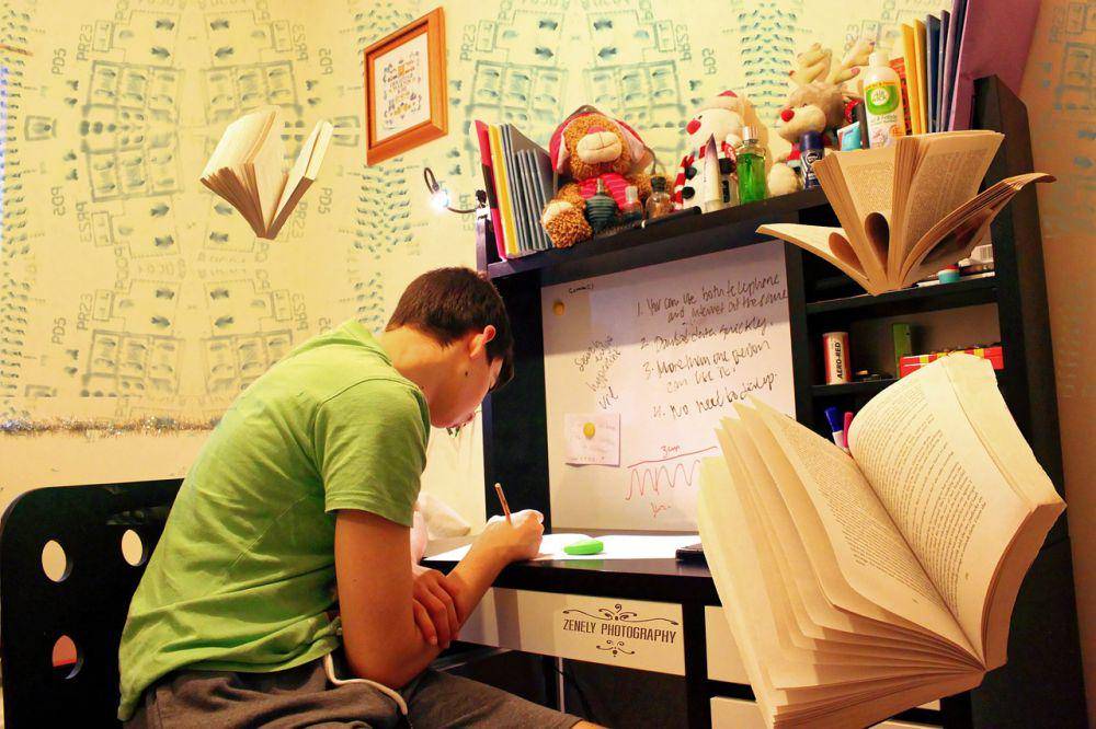 ilustrasi pelajar sedang belajar. https://pixabay.com/photos/studying-exams-preparation-951818/