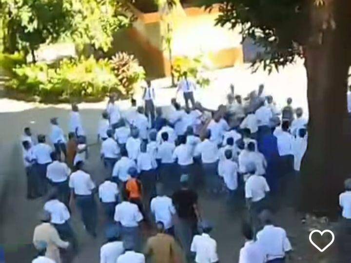 Cuplikan video pengeroyokan adik kelas di SMK Negeri 5 Makassar yang viral di media sosial. (Dok. Istimewa)