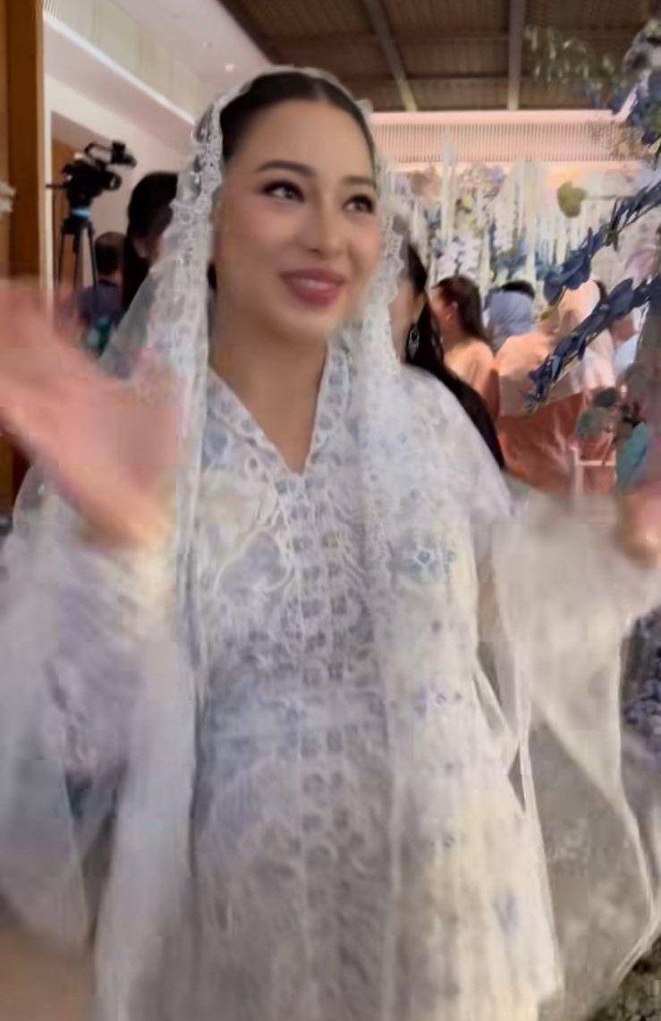Gaya Makeup dan Busana Nikita Willy di Acara 4 Bulanan (instagram.com/cupezious)