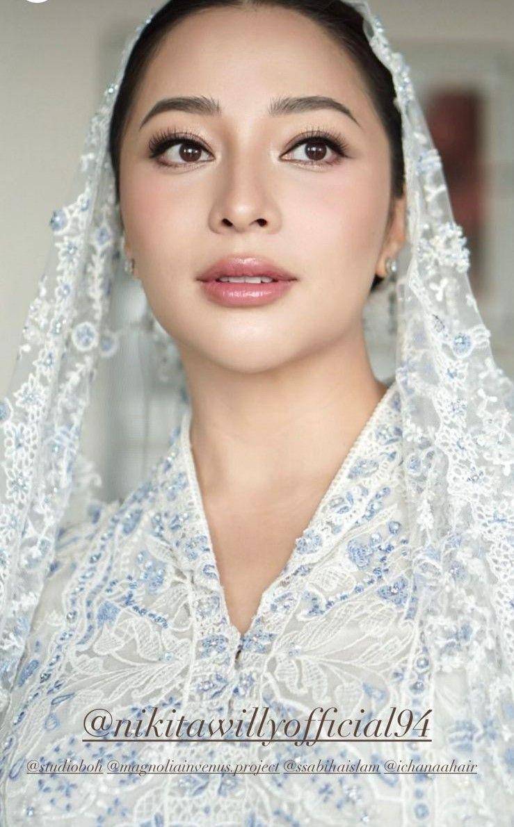 Gaya Makeup dan Busana Nikita Willy di Acara 4 Bulanan (instagram.com/evalovira)