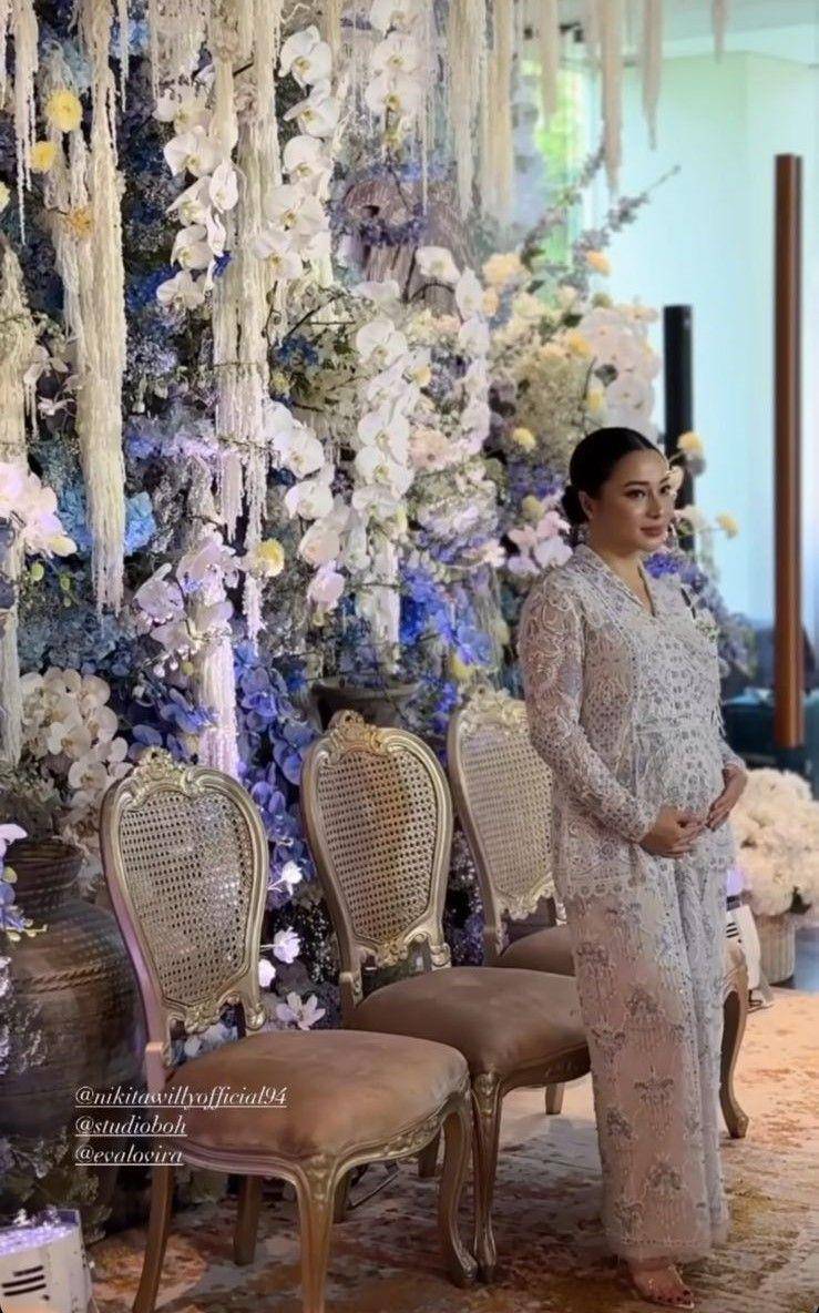Gaya Makeup dan Busana Nikita Willy di Acara 4 Bulanan (instagram.com/nikitawillyofficial94)