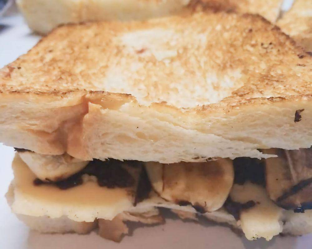 Roti Bakar Wiwied (instagram.com/rotibakarwiwied)