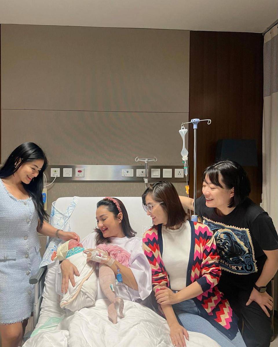 Titi Kamal besuk Tengku Dewi (Instagram.com/titi_kamall)