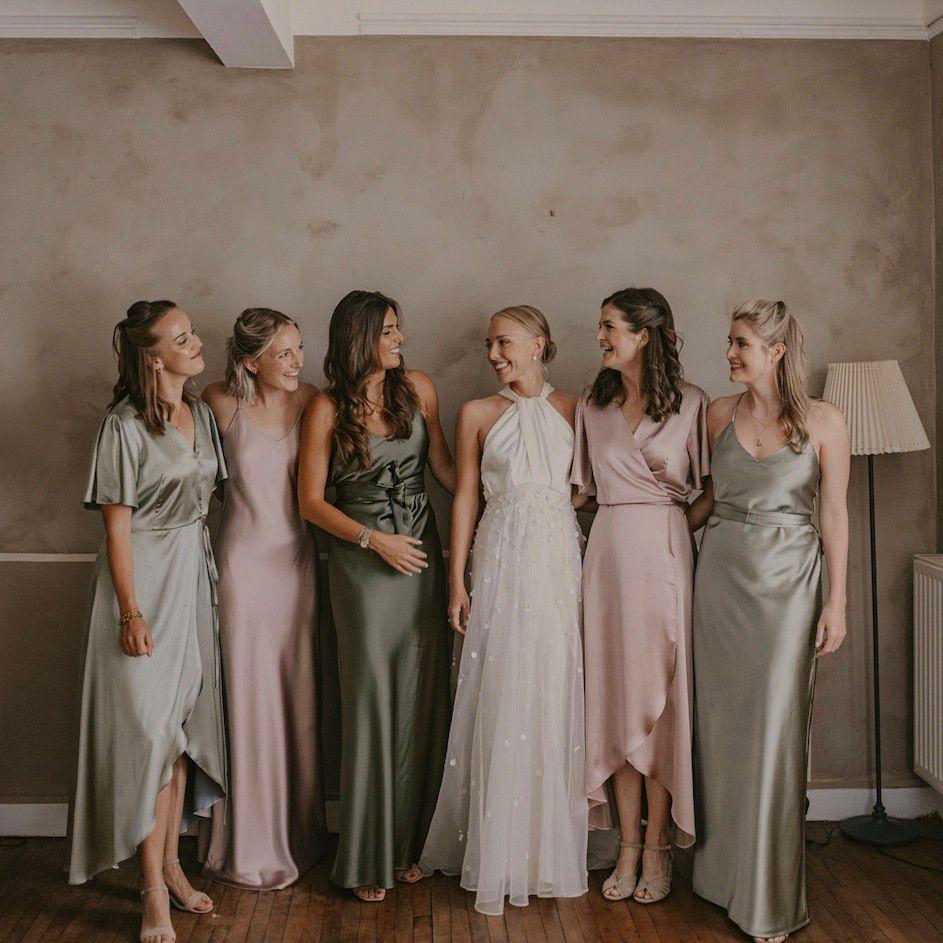 Inspirasi dress bridesmaid (Instagram.com/rewrittenlondon)